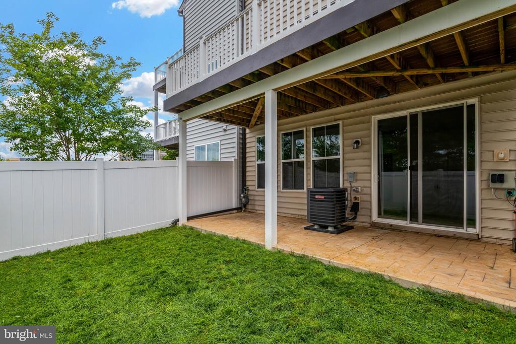 8102 ZOE PLACE
