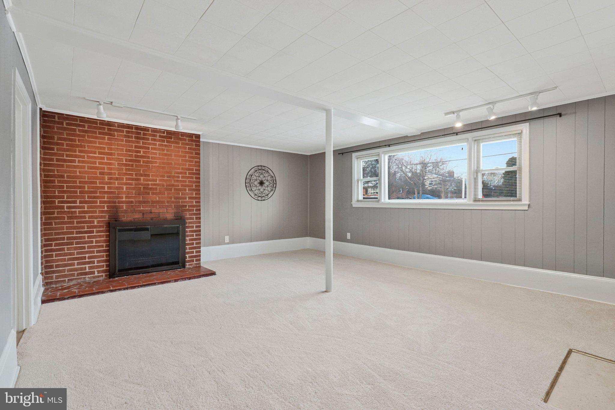 6323 HILLCREST PLACE