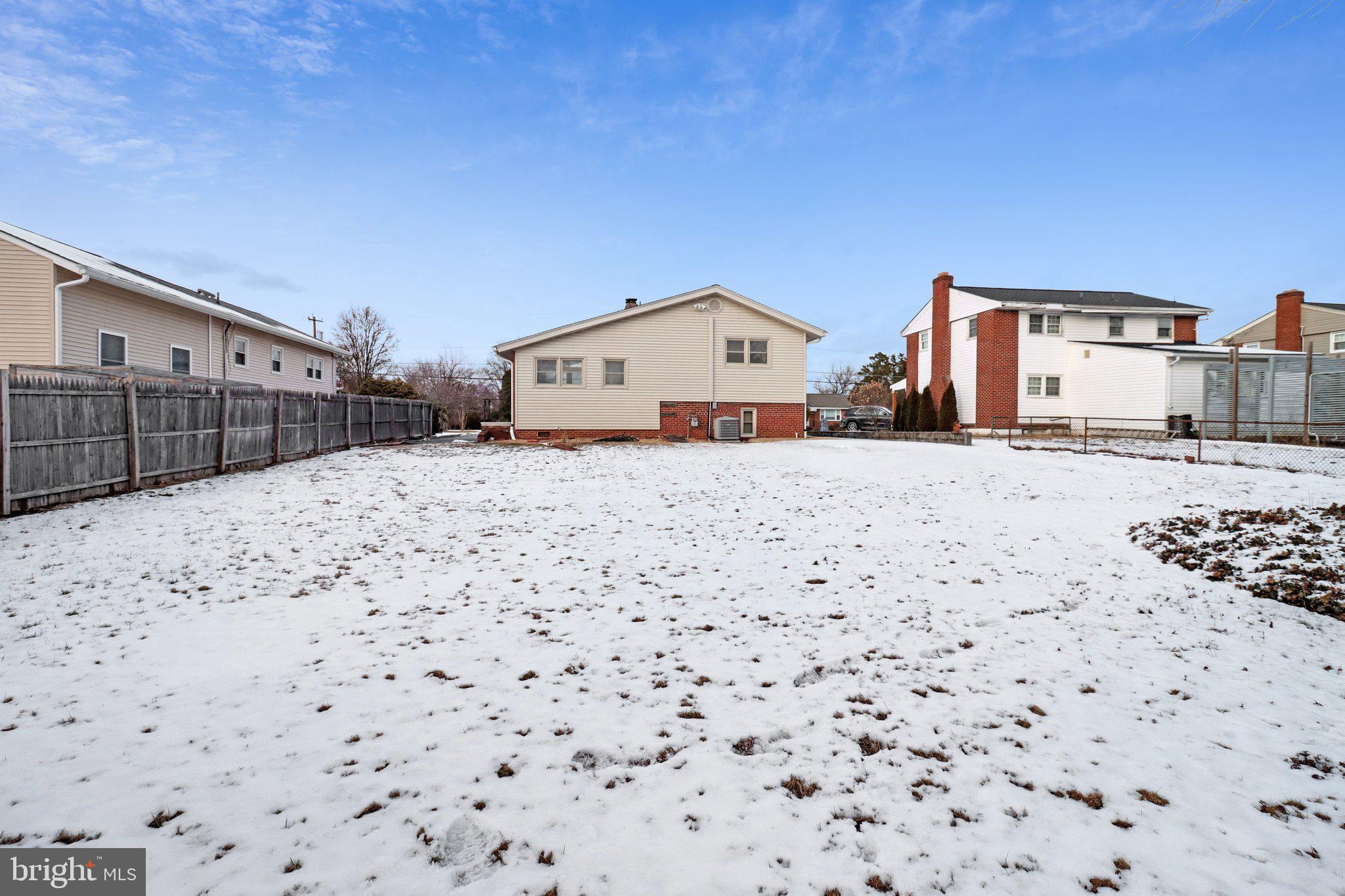 6323 HILLCREST PLACE