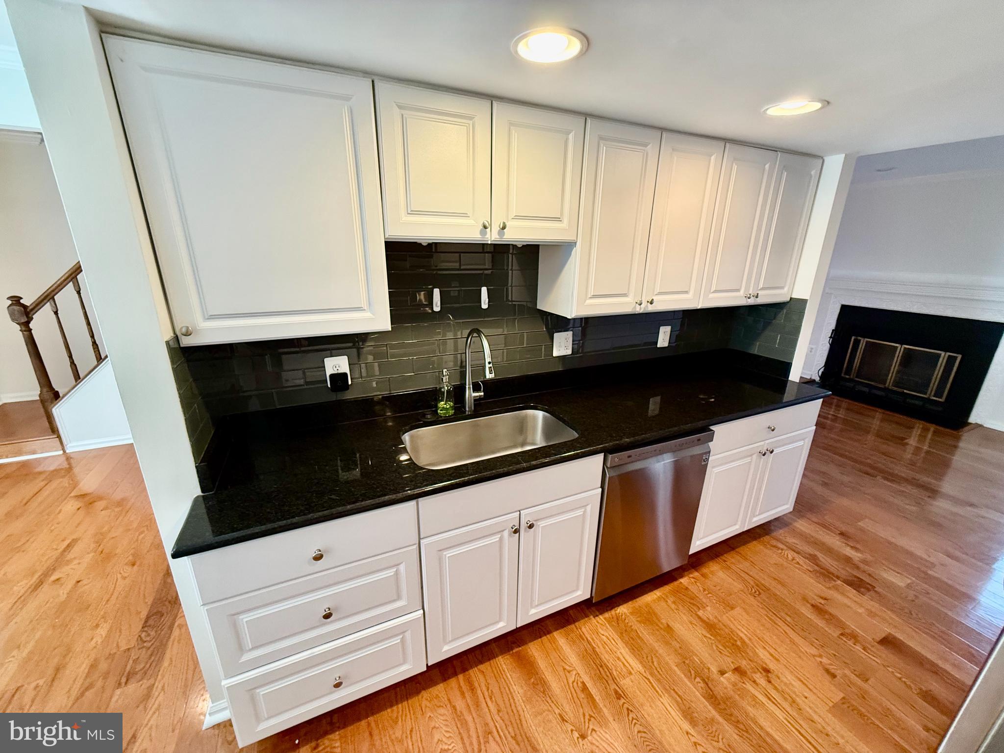 6291 KERRYDALE DRIVE