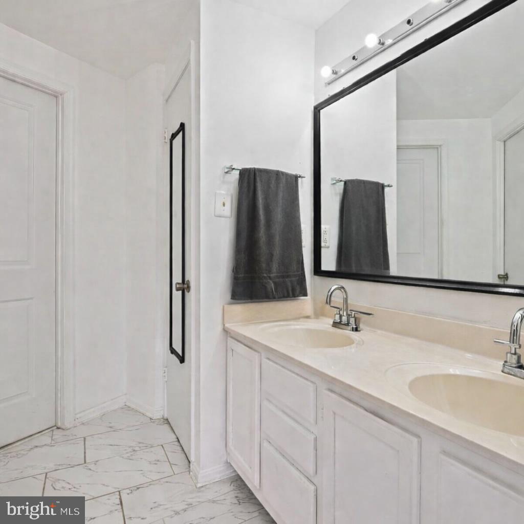 1704 QUIETREE DRIVE