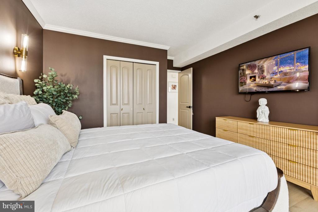 5505 SEMINARY ROAD 1810N