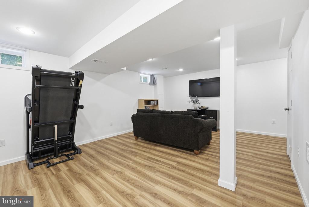 6816 ROCK CREEK COURT