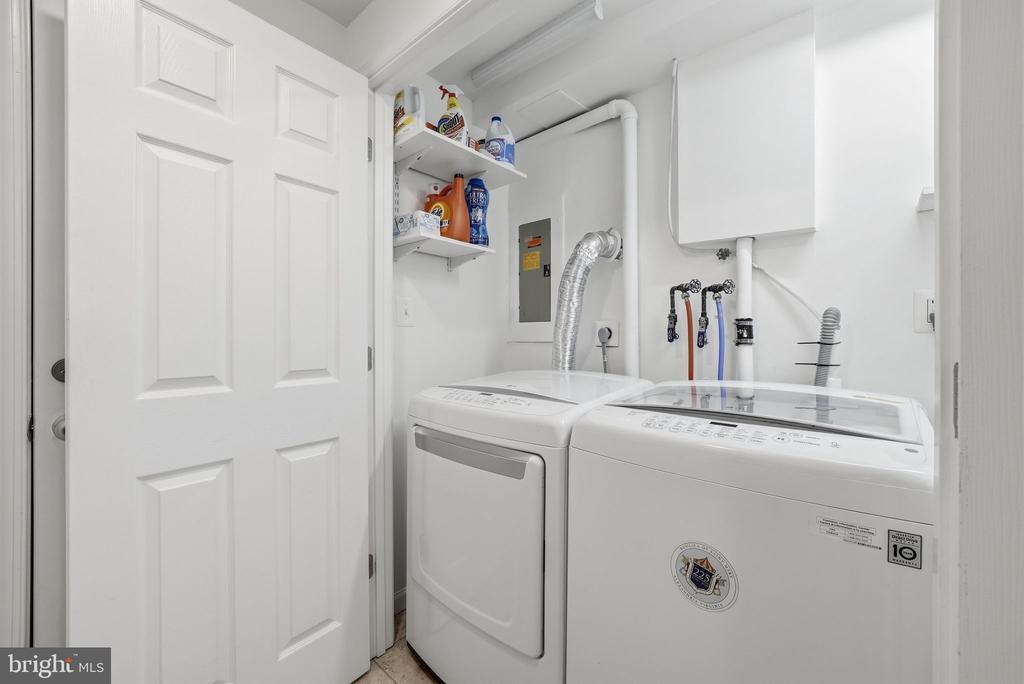 6816 ROCK CREEK COURT