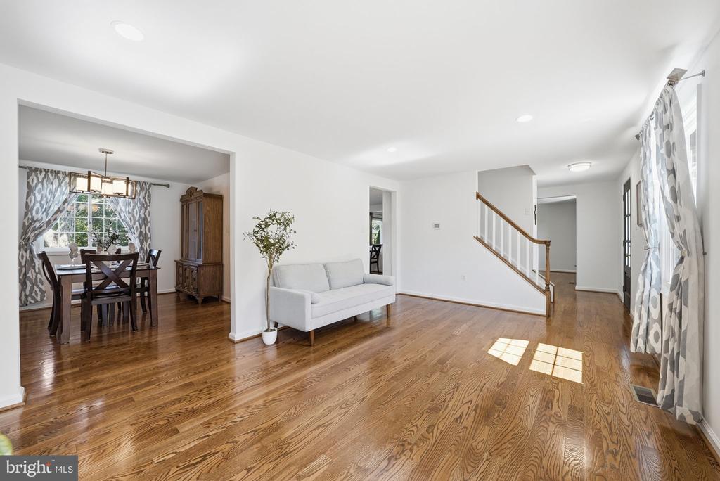 6816 ROCK CREEK COURT