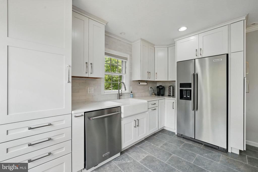 6622 SKYLINE COURT