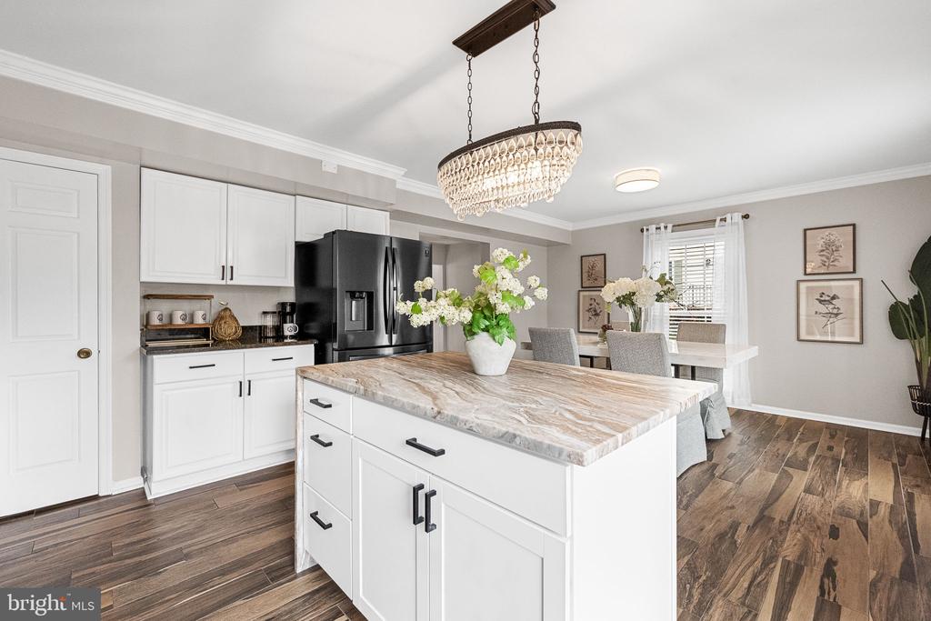 3711 FOXFIELD LANE