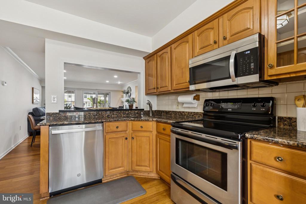 3353 LAKESIDE VIEW DRIVE 8-3