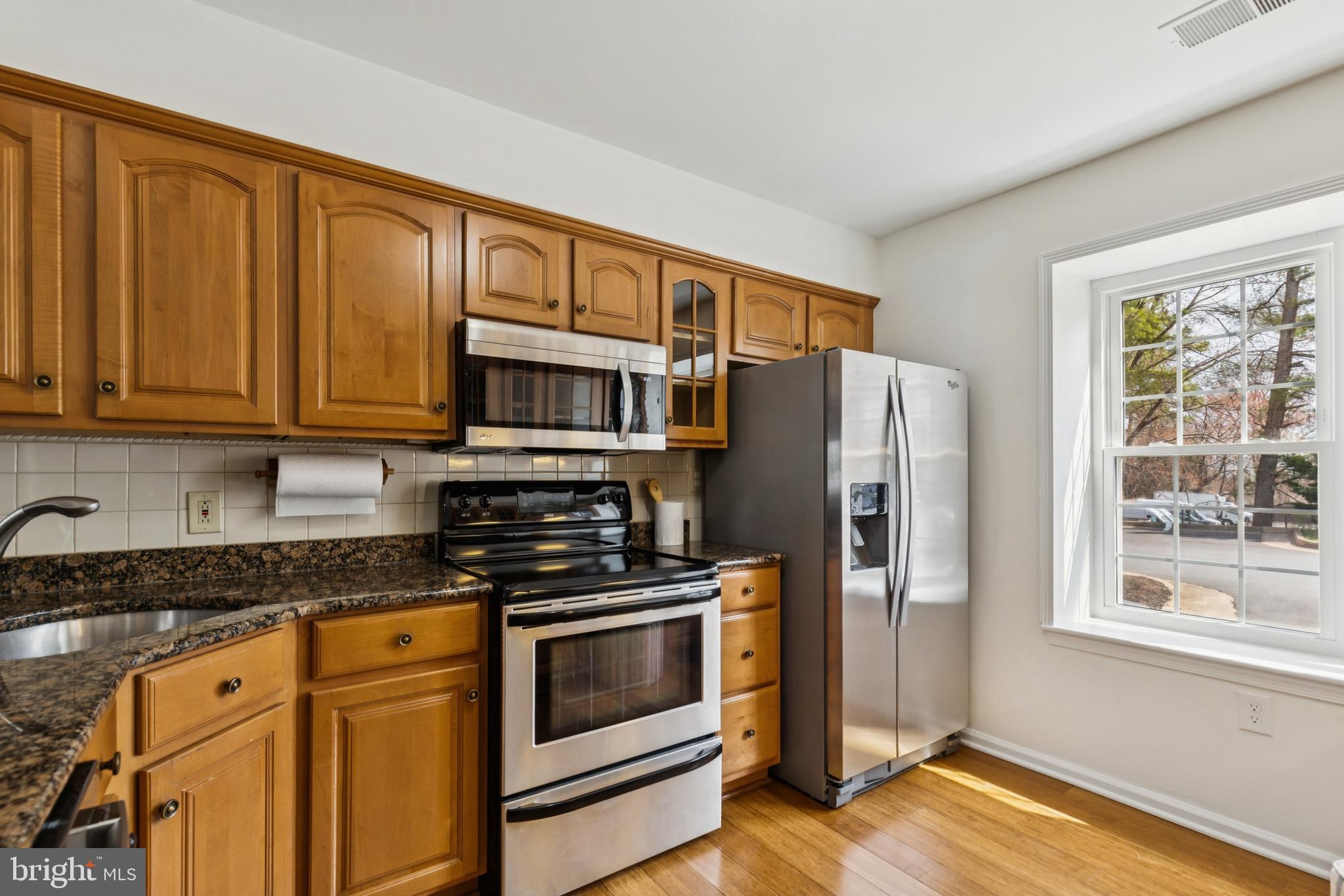 3353 LAKESIDE VIEW DRIVE 8-3