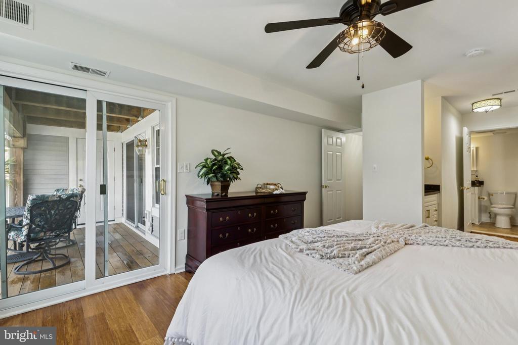 3353 LAKESIDE VIEW DRIVE 8-3