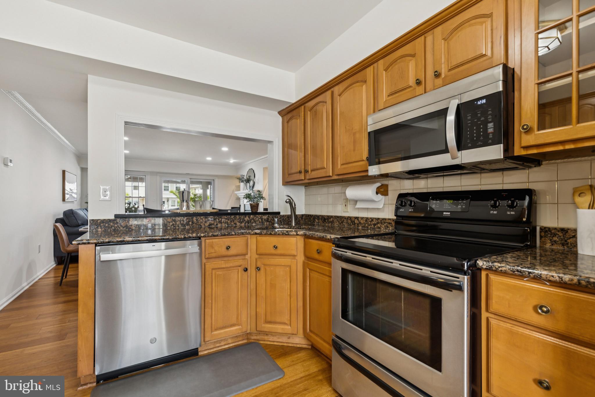 3353 LAKESIDE VIEW DRIVE 8-3