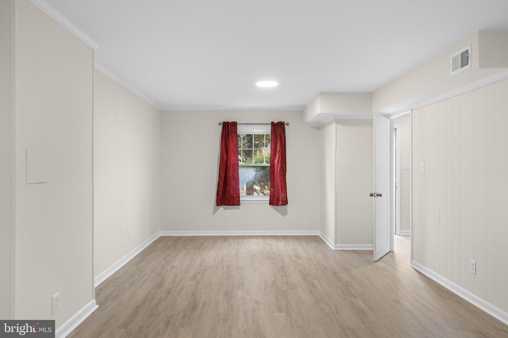 14831 HOXTON SQUARE