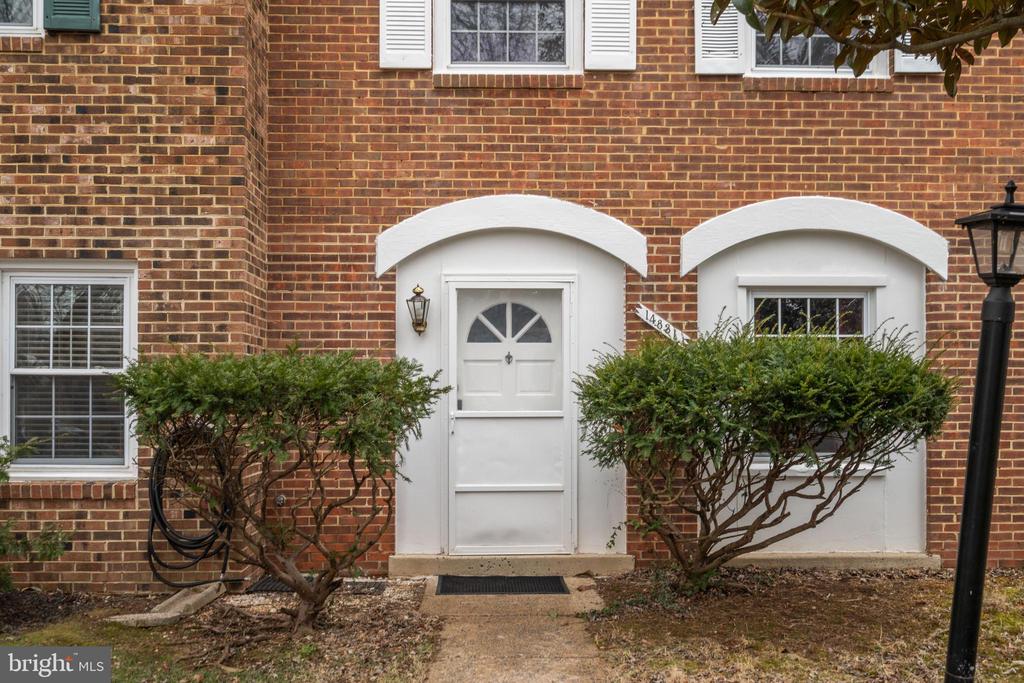 14831 HOXTON SQUARE