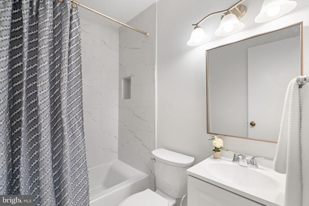 14831 HOXTON SQUARE