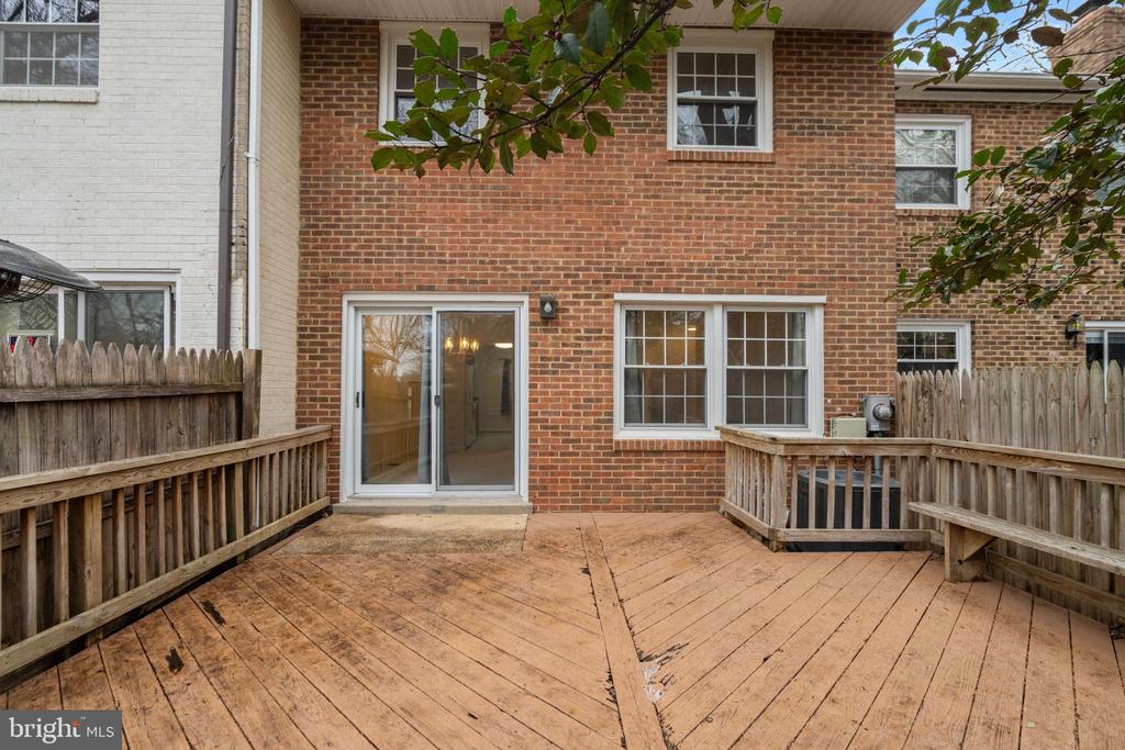 14831 HOXTON SQUARE