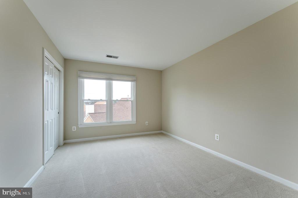7506 SILVER MAPLE LANE