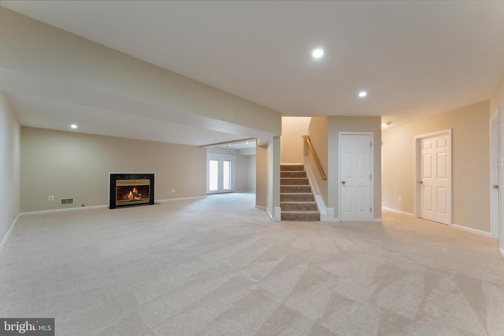 7506 SILVER MAPLE LANE