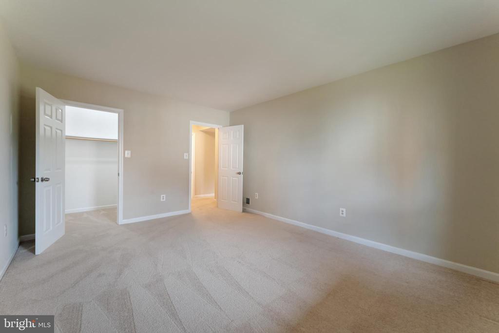 7506 SILVER MAPLE LANE