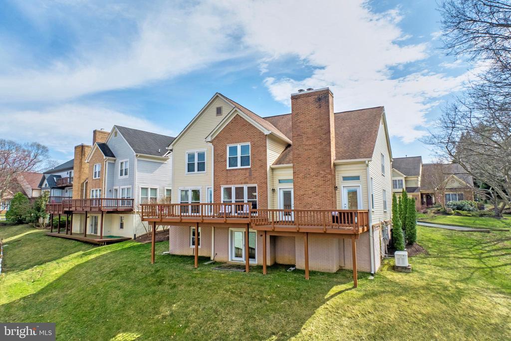 7506 SILVER MAPLE LANE