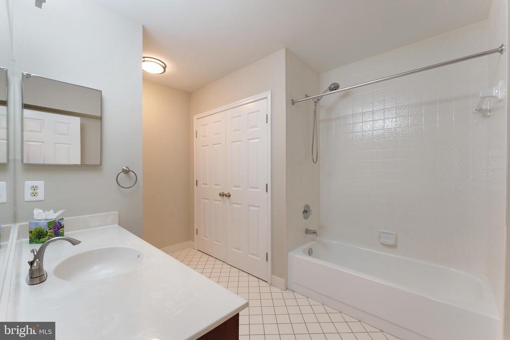 7506 SILVER MAPLE LANE