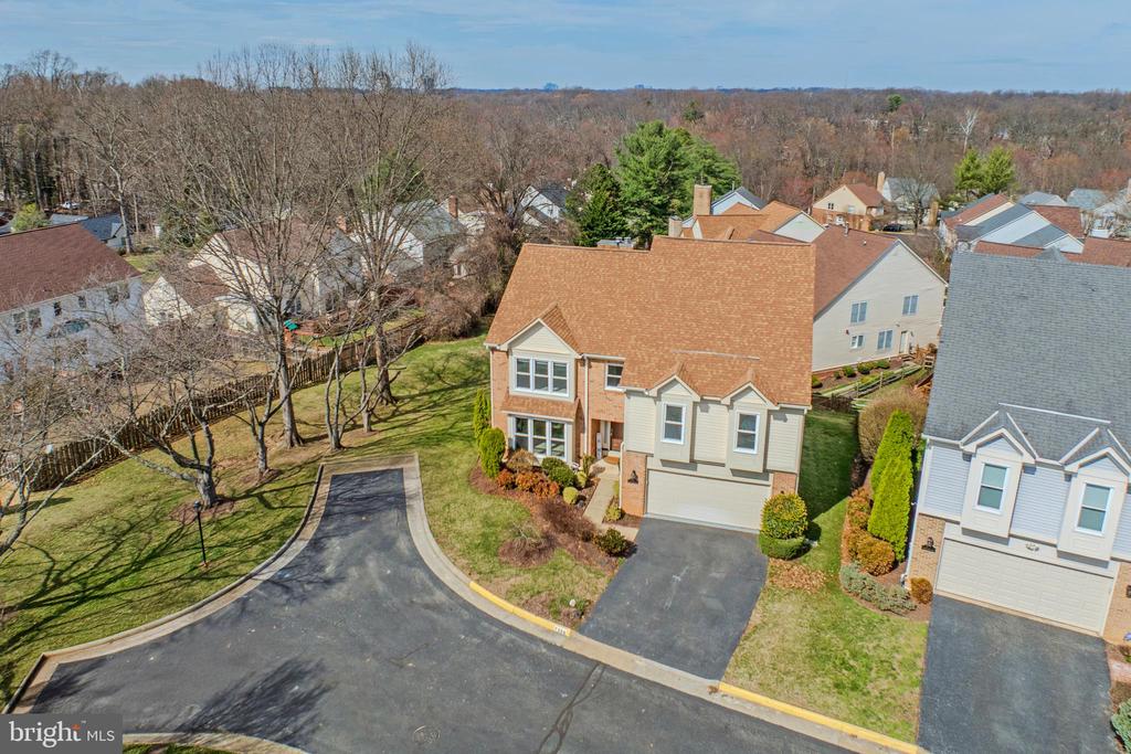 7506 SILVER MAPLE LANE