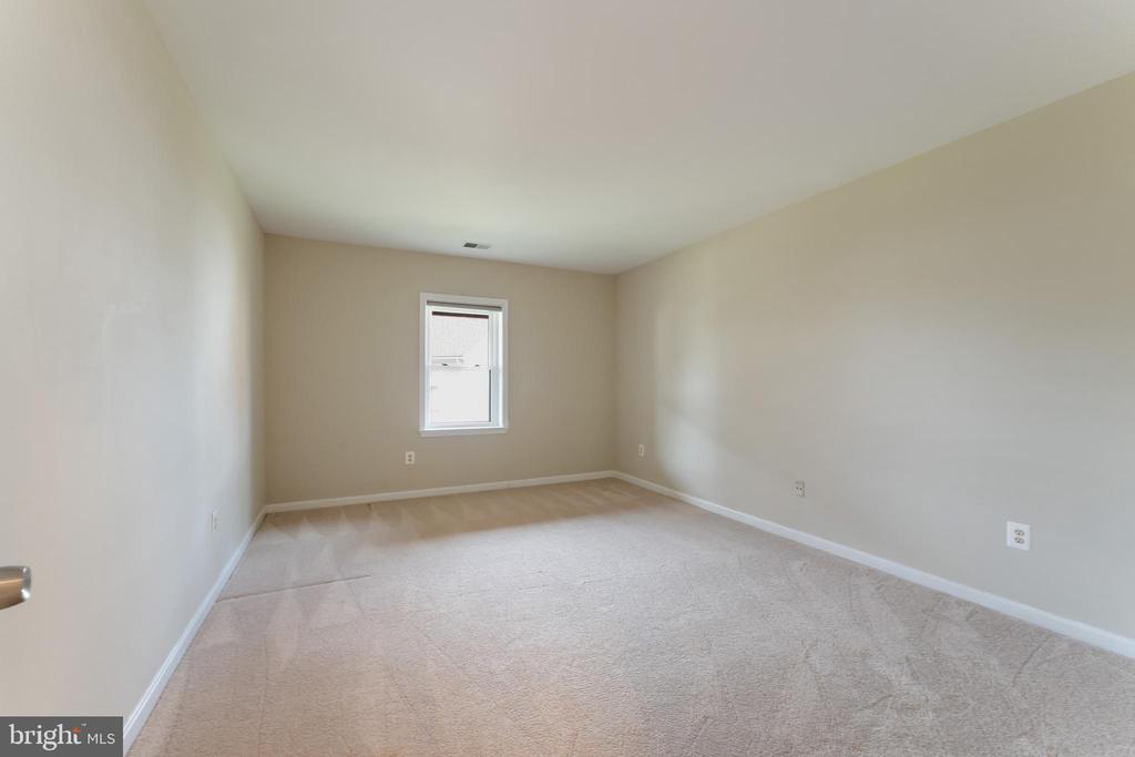 7506 SILVER MAPLE LANE