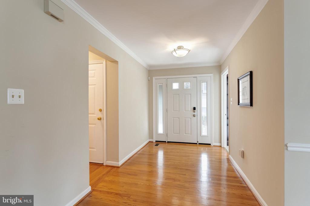 7506 SILVER MAPLE LANE