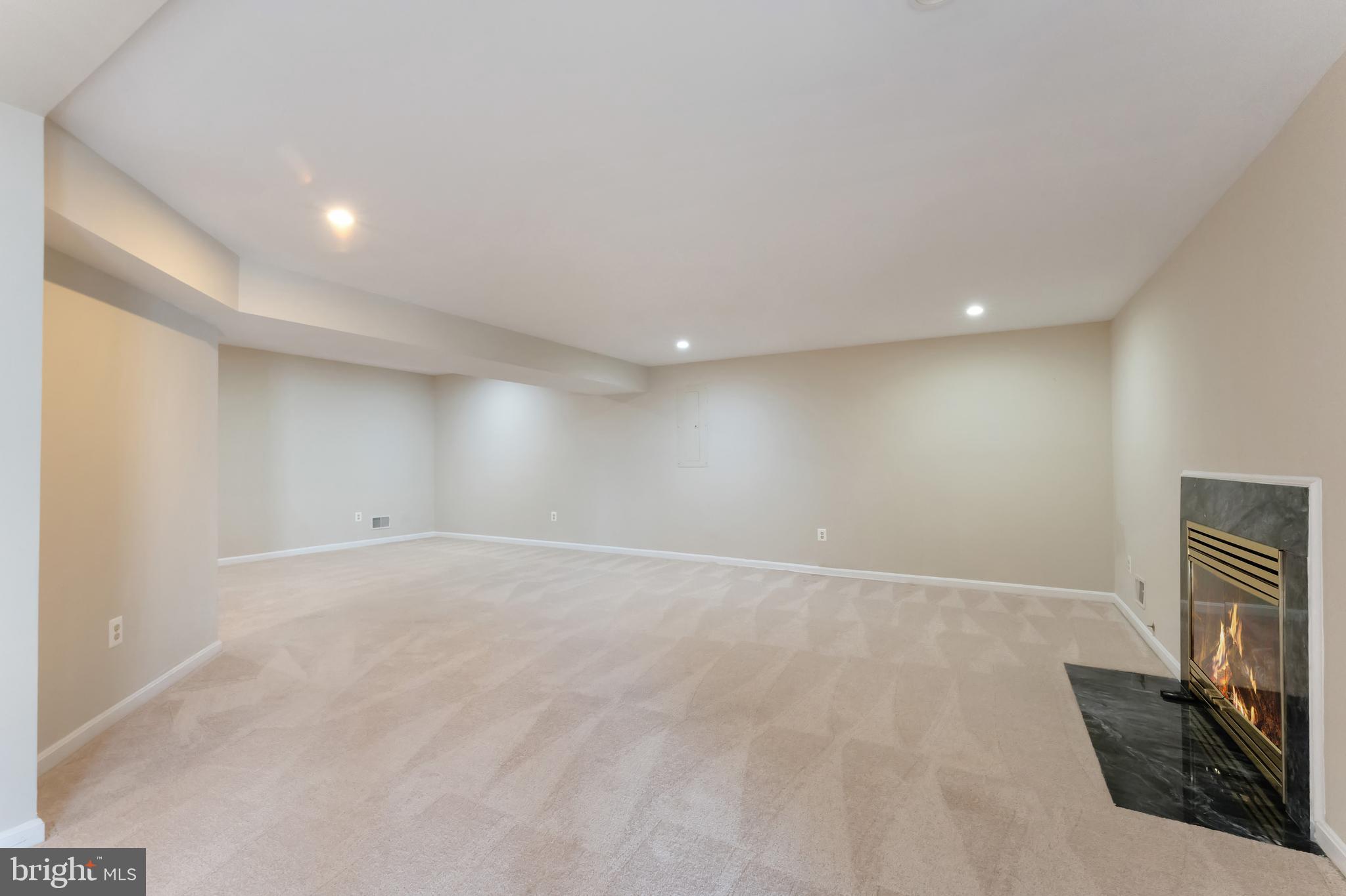 7506 SILVER MAPLE LANE