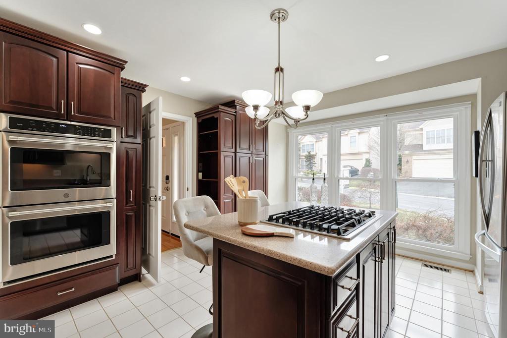 7506 SILVER MAPLE LANE