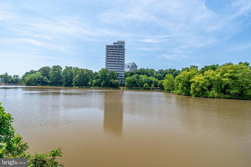 2942 YARLING COURT 2942