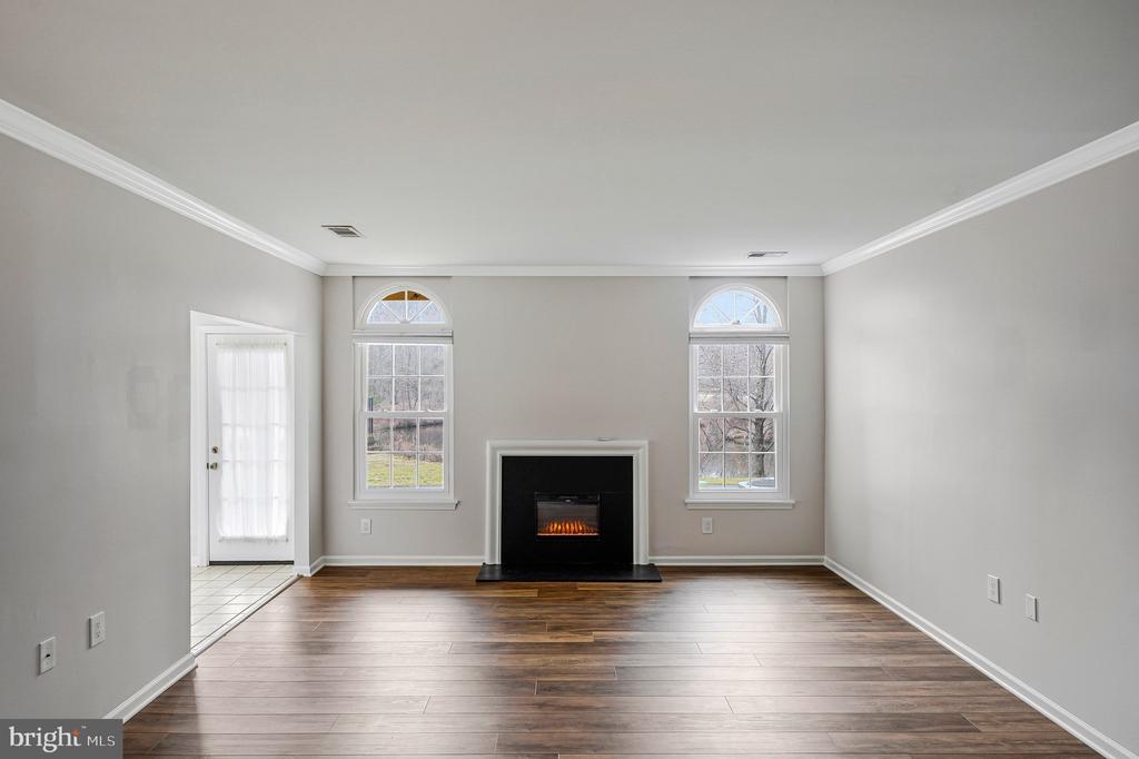 2942 YARLING COURT 2942