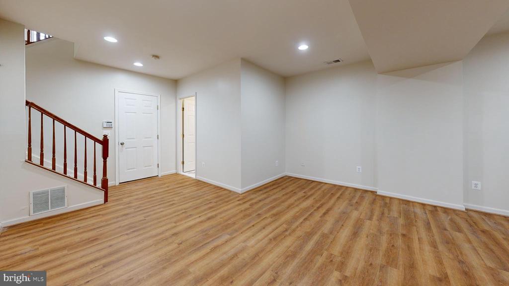 8365 DERWENT VALLEY COURT
