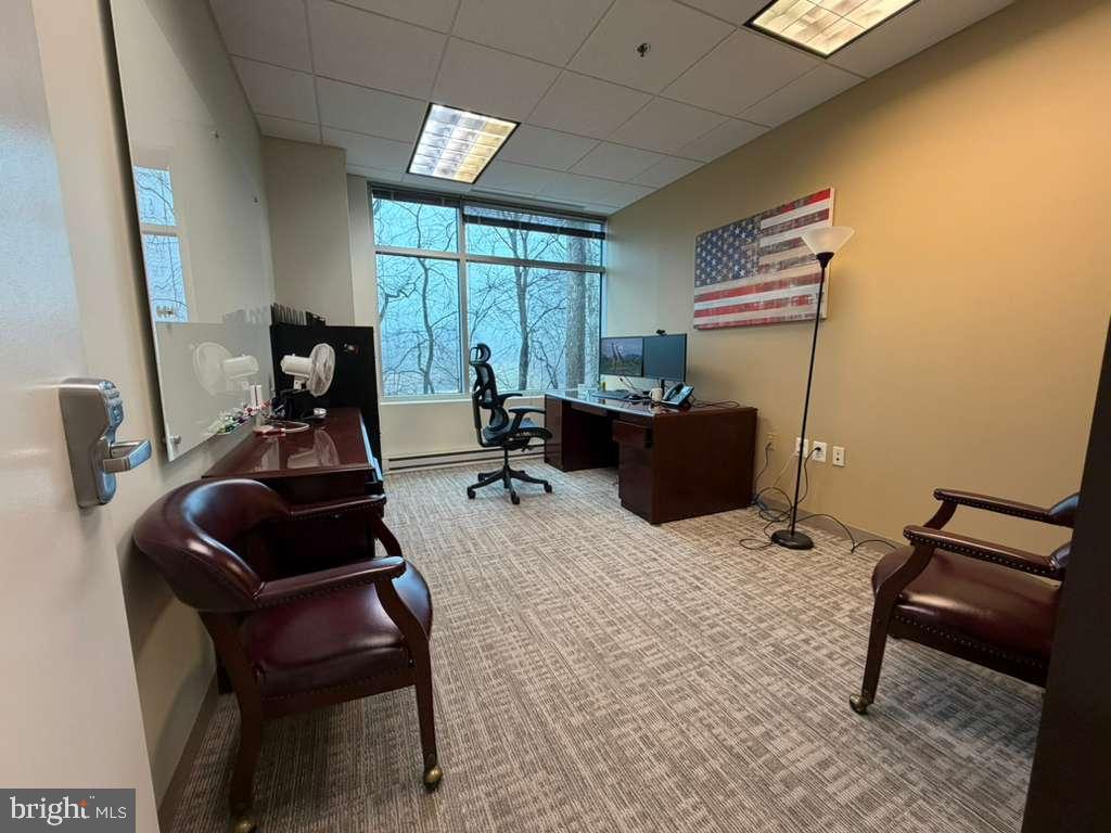 1984 ISAAC NEWTON SQUARE 211