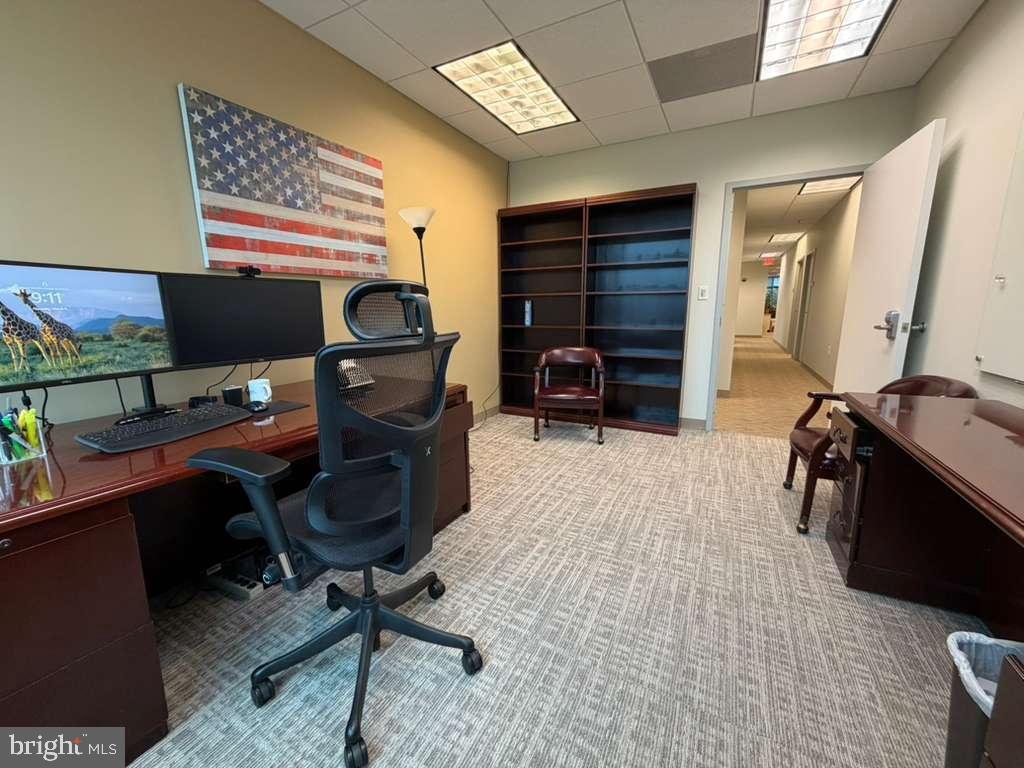 1984 ISAAC NEWTON SQUARE 211