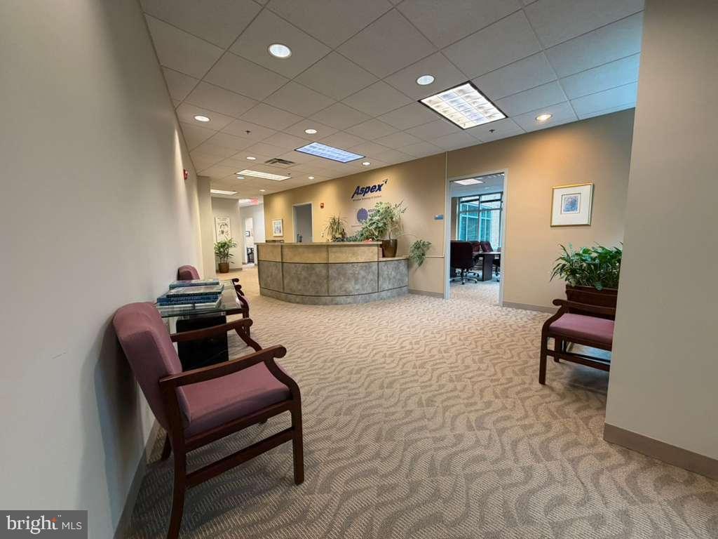 1984 ISAAC NEWTON SQUARE W 214