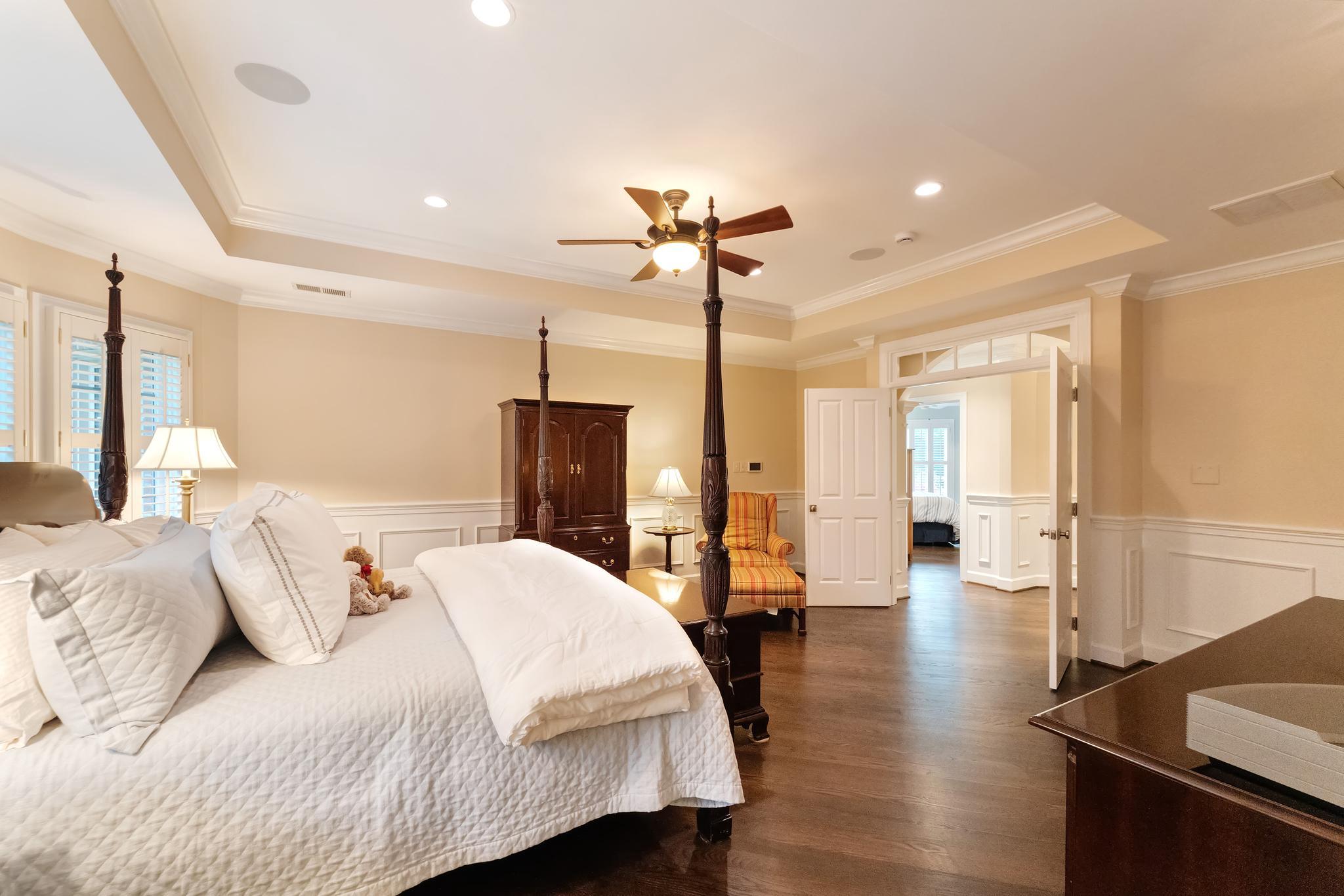 10914 SHALLOW CREEK DRIVE