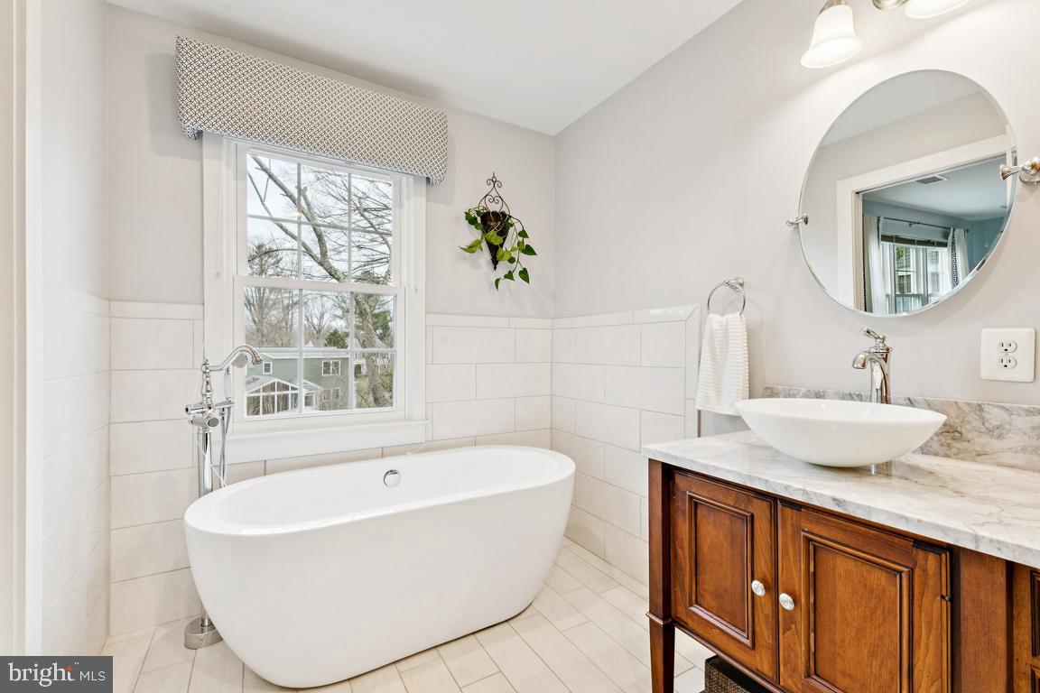 2698 LINDA MARIE DRIVE