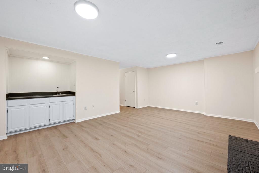 2880 KELLY SQUARE
