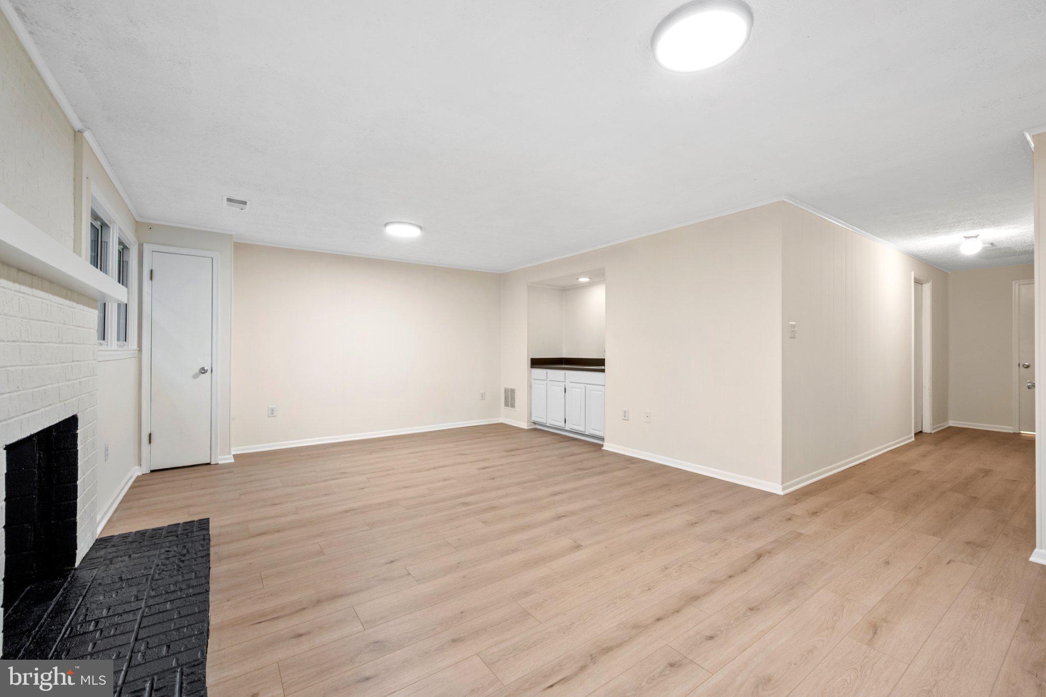 2880 KELLY SQUARE
