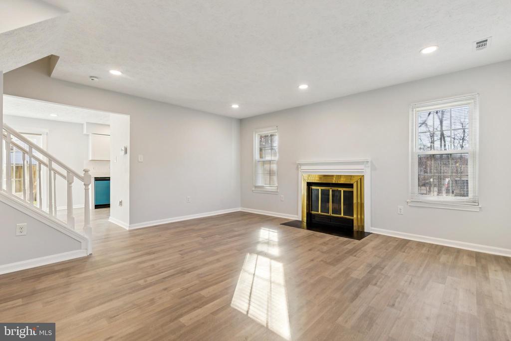 7763 WOLFORD WAY