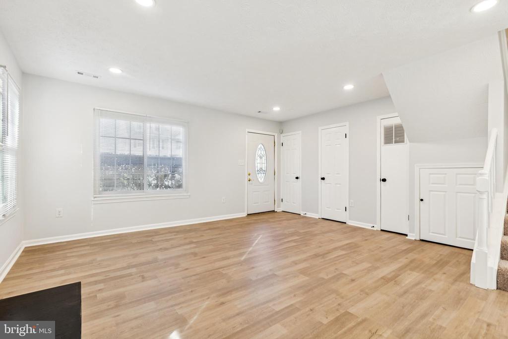 7763 WOLFORD WAY