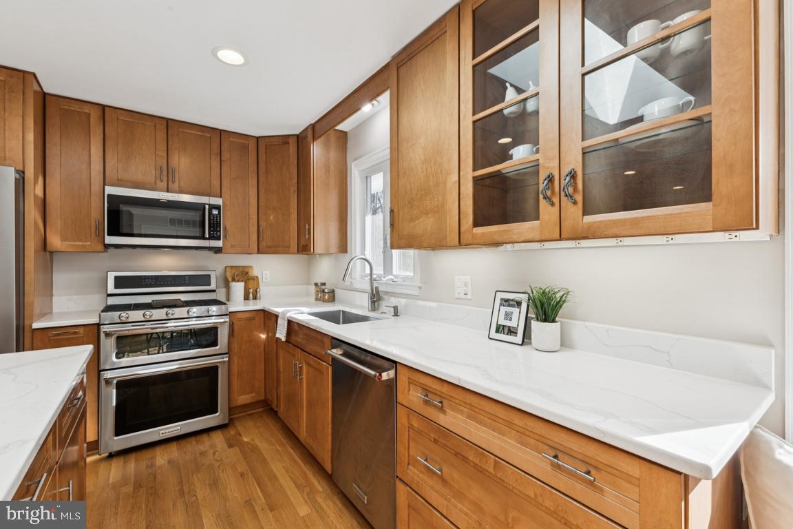 2926 FORT LEE STREET