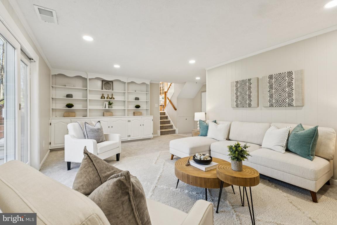 2926 FORT LEE STREET