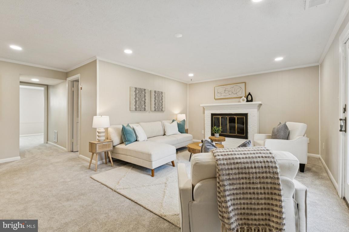 2926 FORT LEE STREET