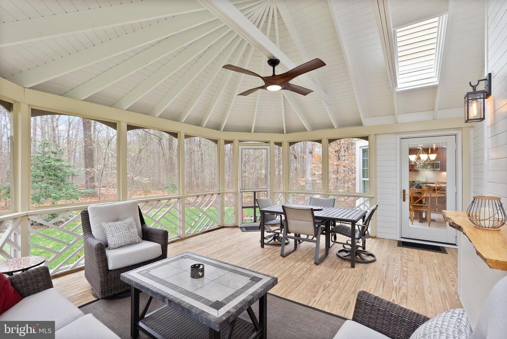 4928 NOVAK LANE