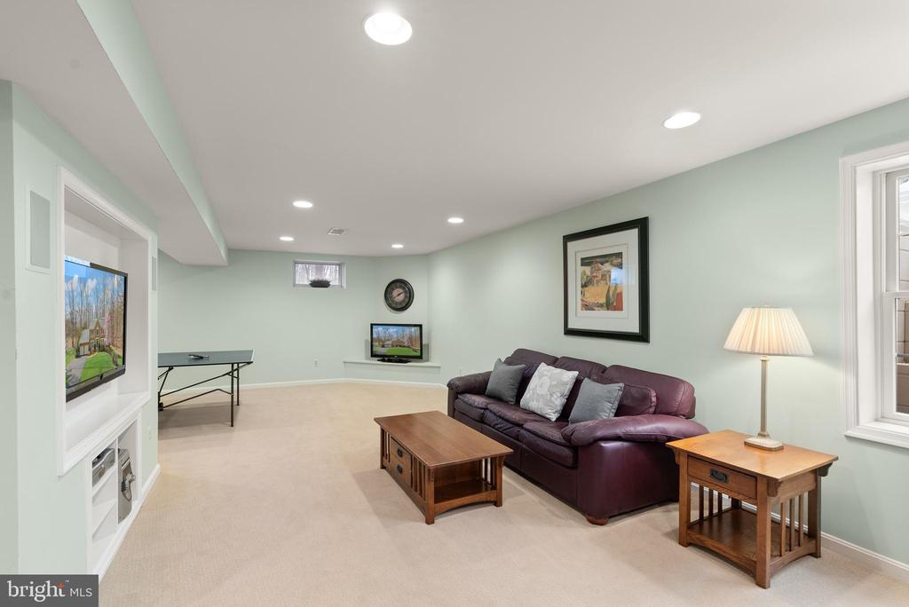 4928 NOVAK LANE