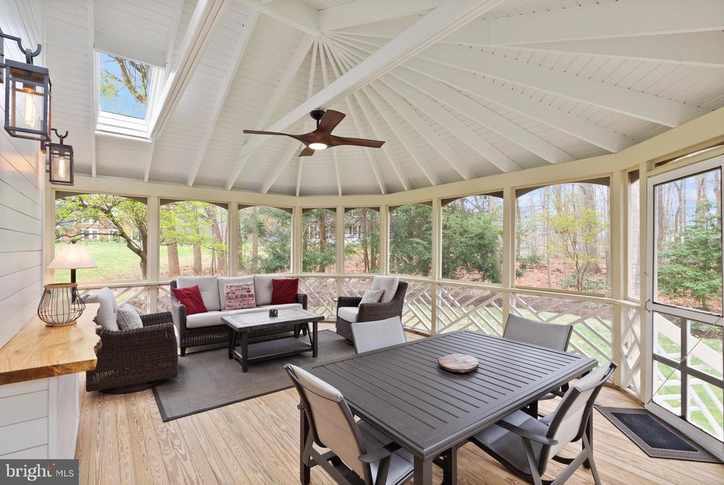 4928 NOVAK LANE