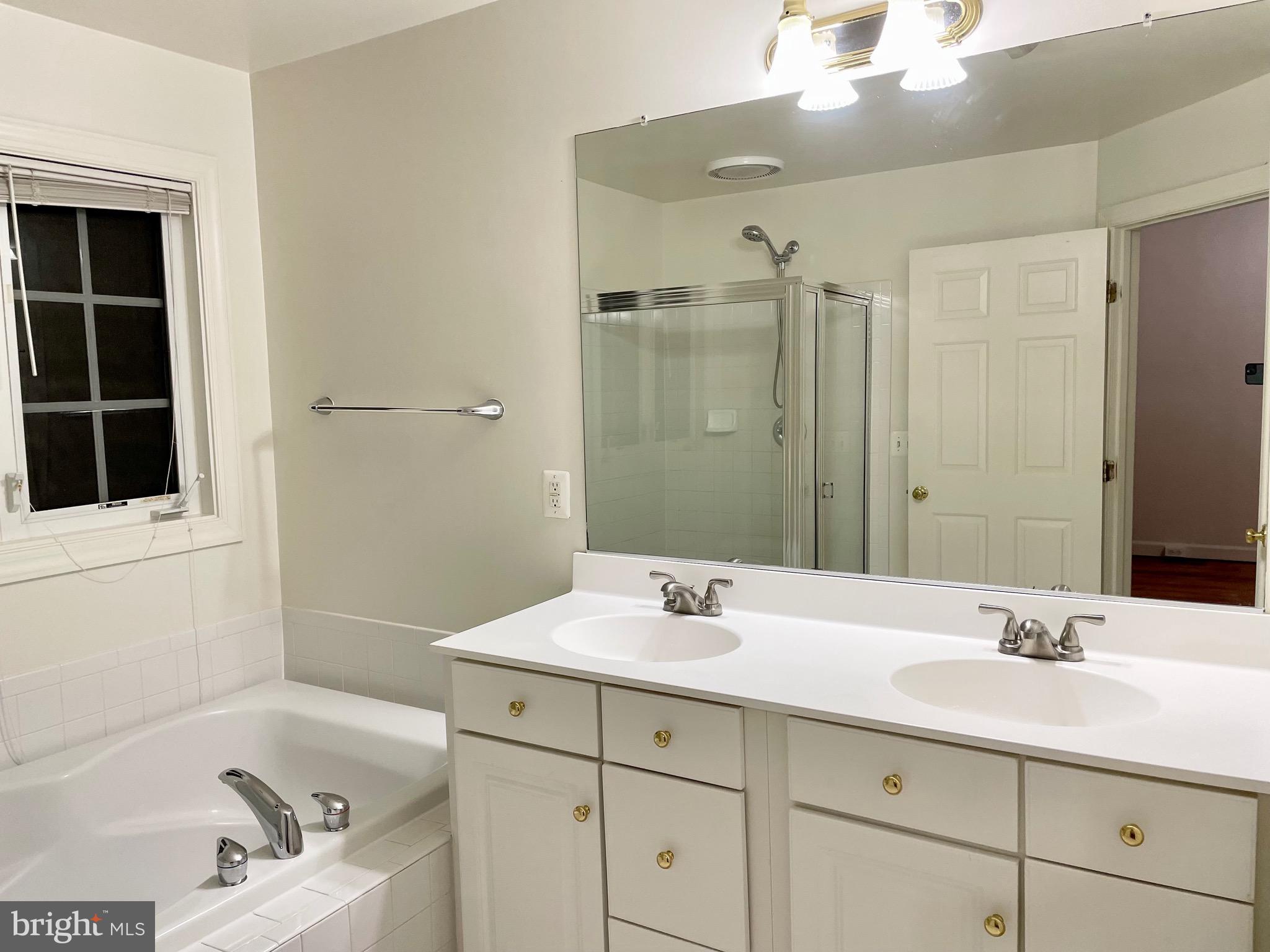 9135 SILVERSHADOW COURT