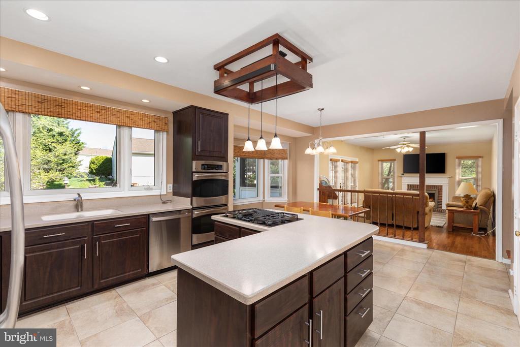 408 WOODGROVE COURT