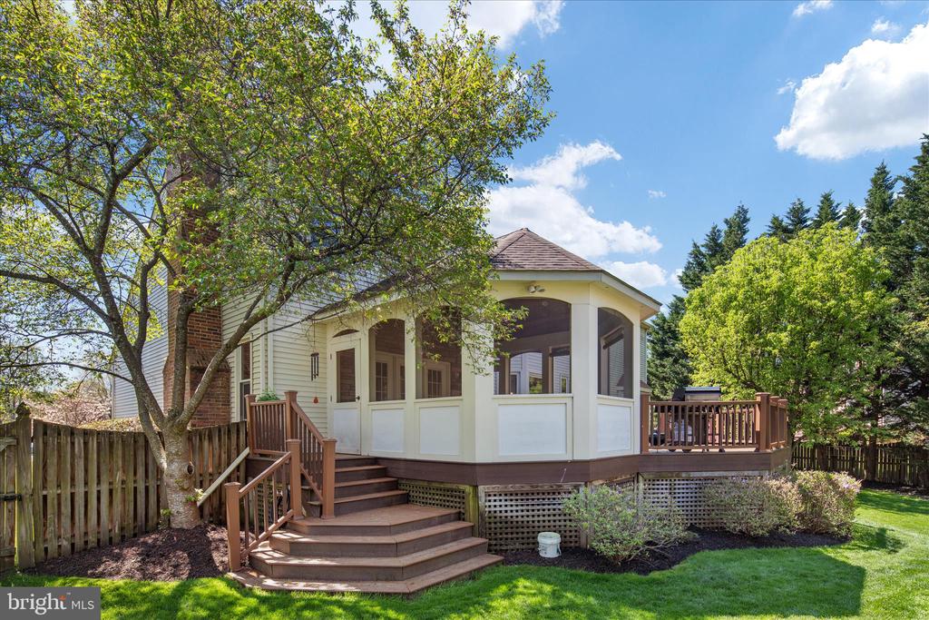 408 WOODGROVE COURT